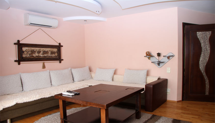 Apartament foarte ieftin de închiriat în Chișinău: 2 camere, 1 dormitor, 49 m²